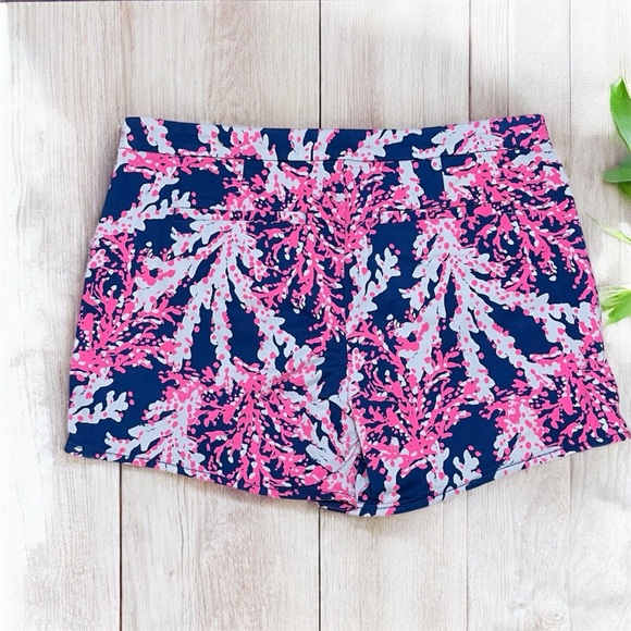 Lilly Pulitzer OUTFIT- Button-Down Shirt & Shorts – Size S Top / 4 Bottom - Picture 4 of 7